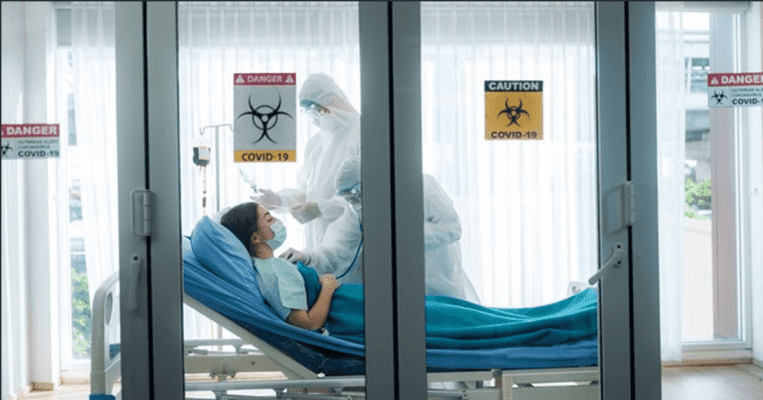 Bệnh nhân điều trị tại phòng áp suất âm